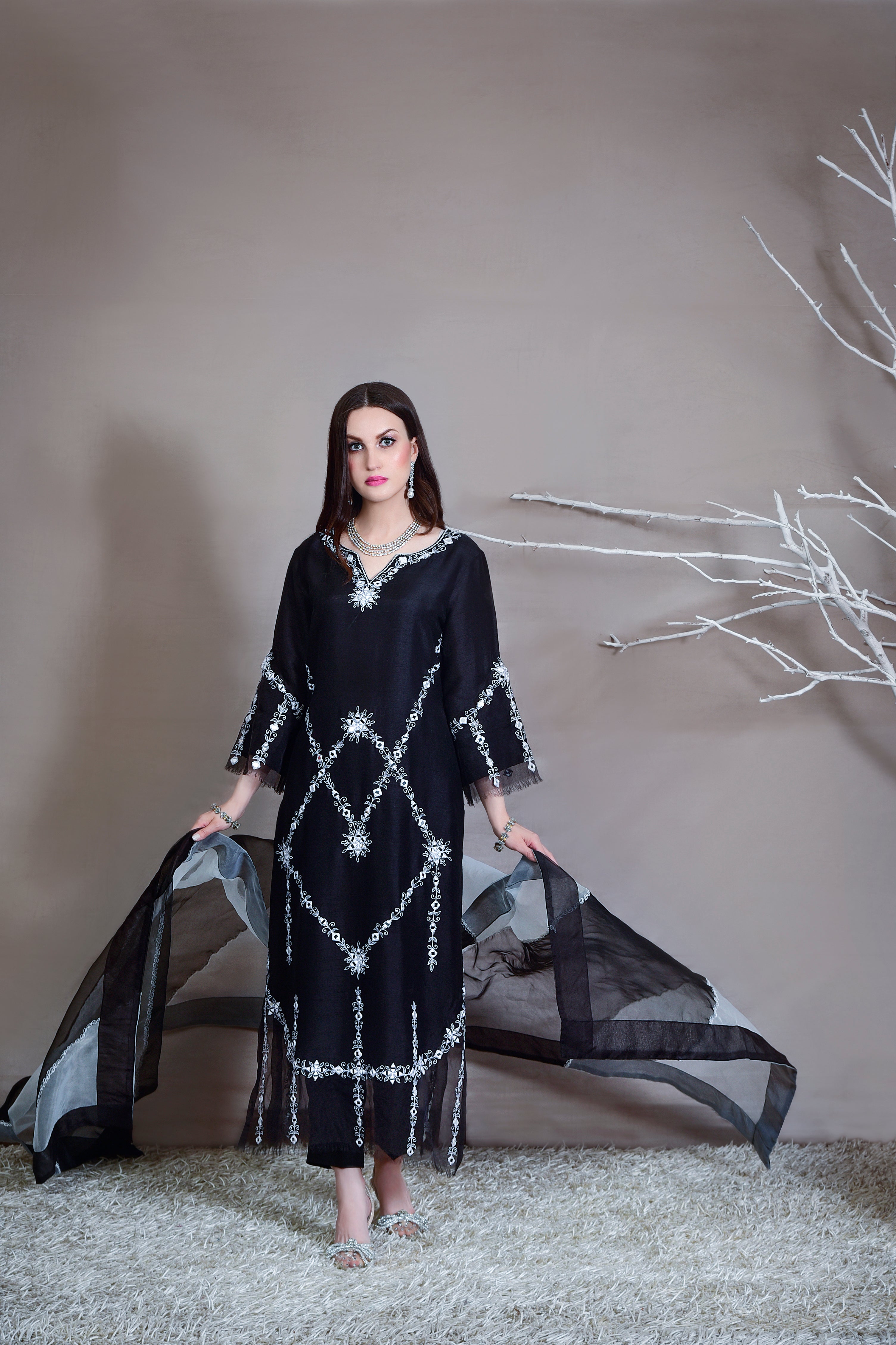 F03Blk&Wht - LeMubdi Clothing