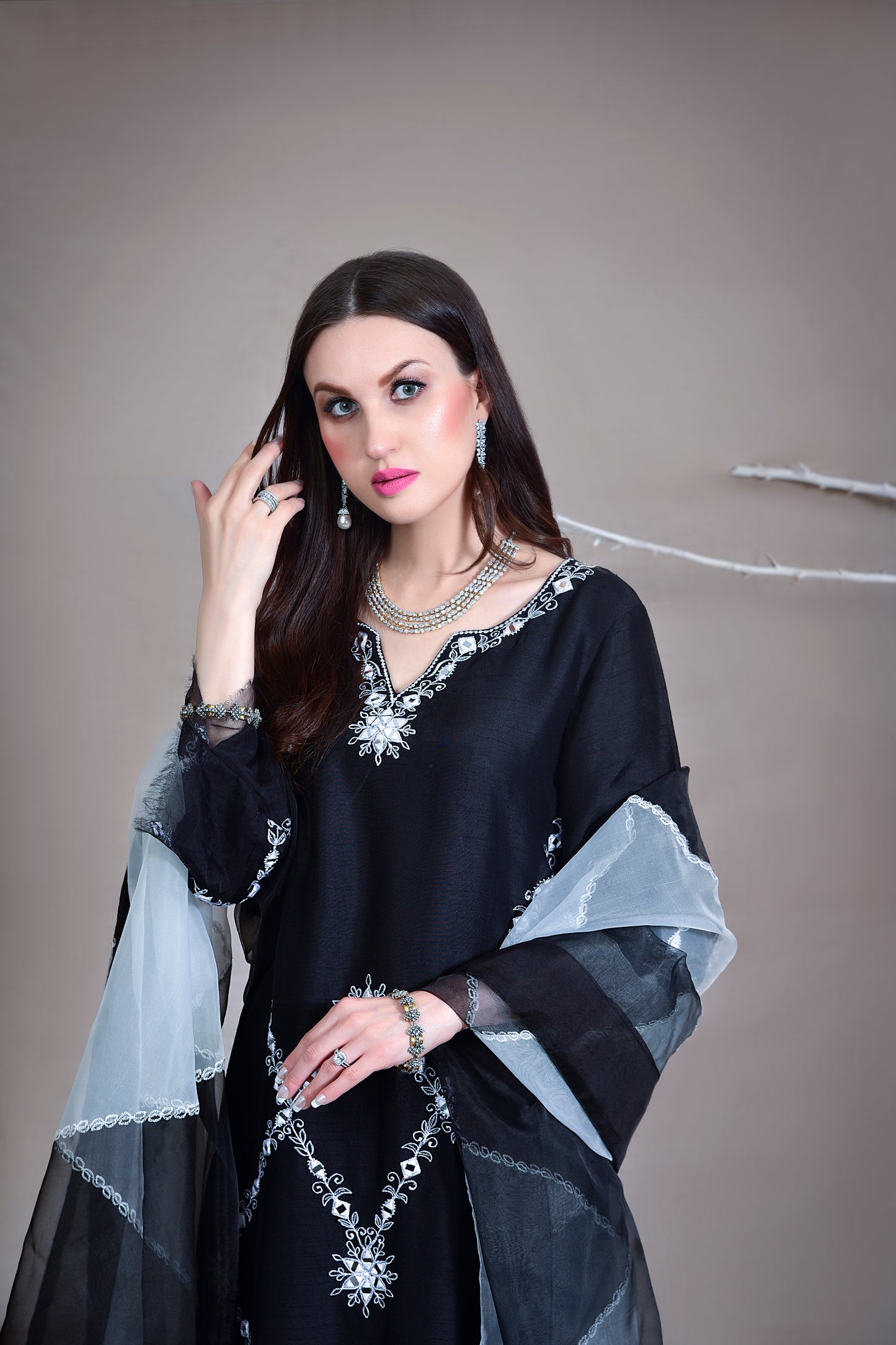 F03Blk&Wht - LeMubdi Clothing