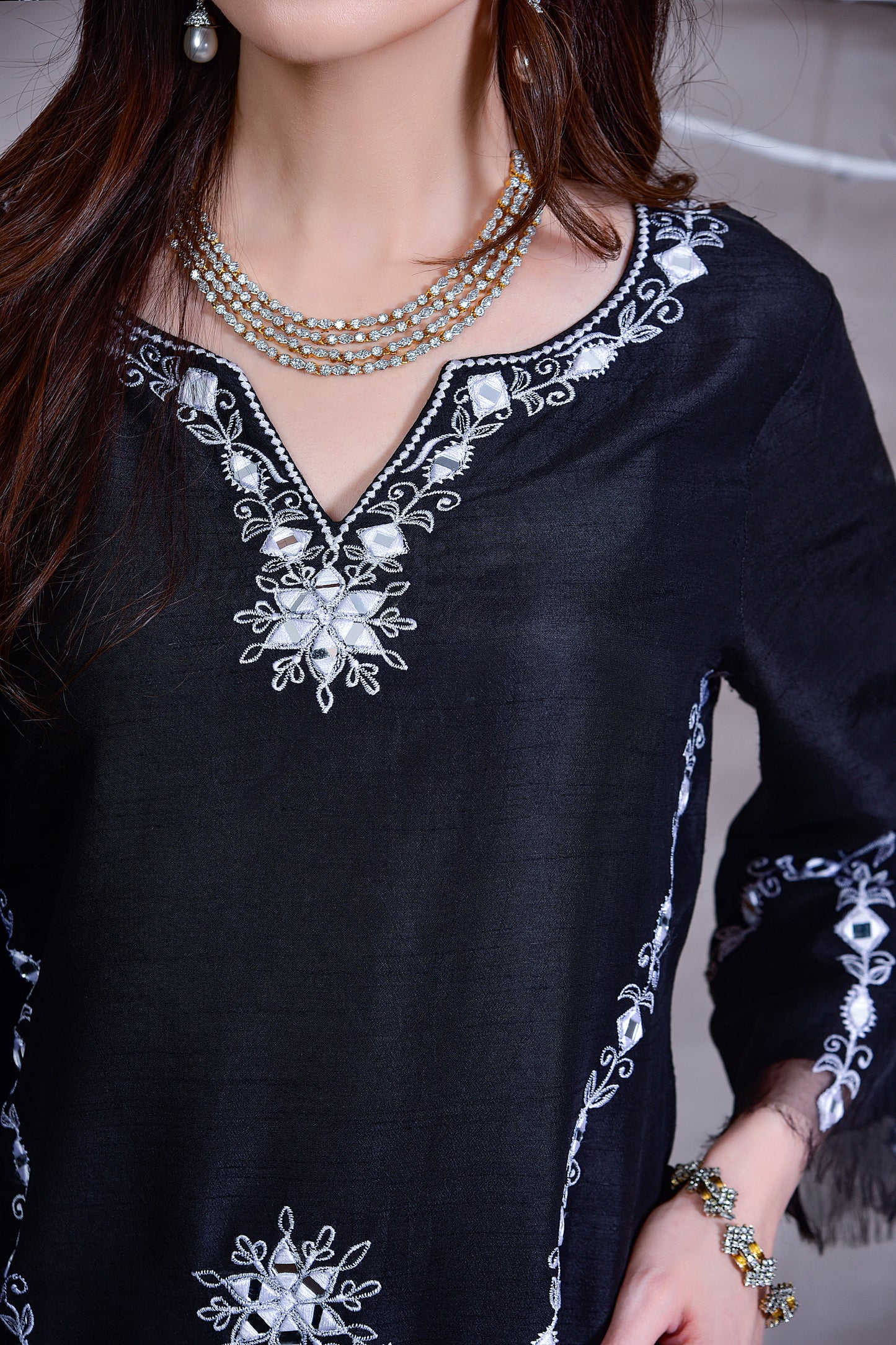 F03Blk&Wht - LeMubdi Clothing