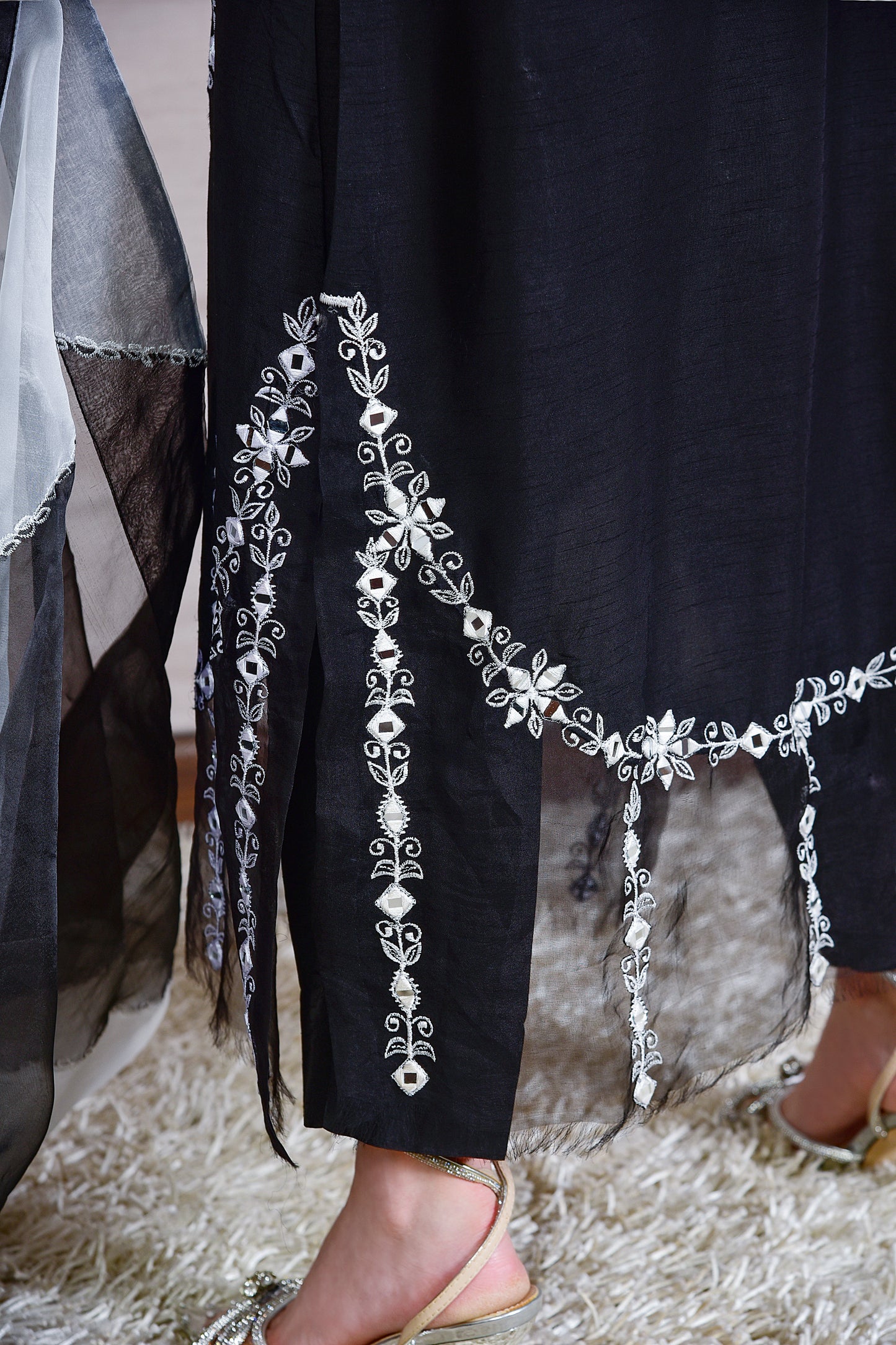 F03Blk&Wht - LeMubdi Clothing