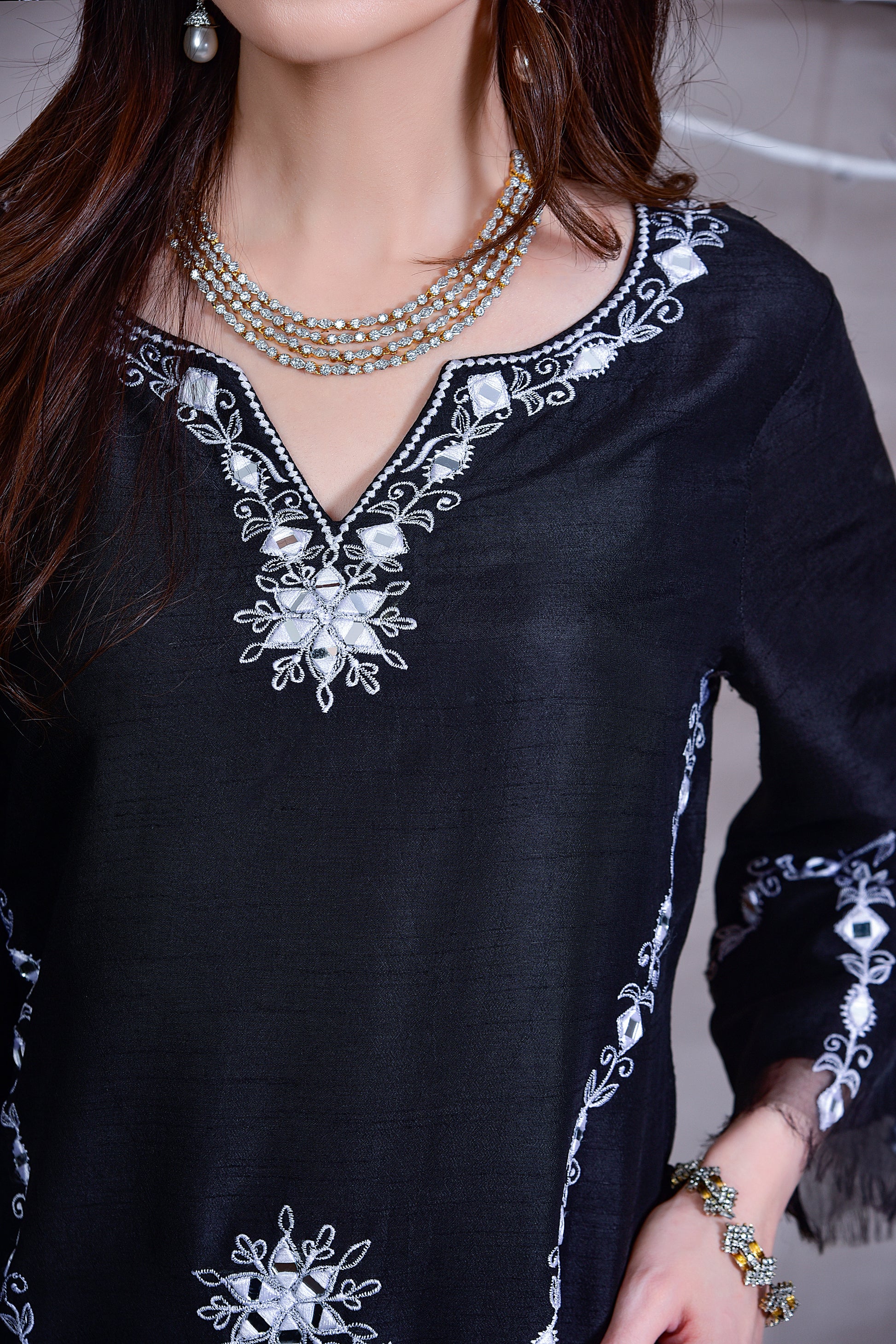 F03Blk&Wht - LeMubdi Clothing